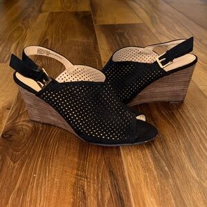 Women’s “Violet & Red” Laser Cut Black Wedge Sandal Pippa size 7